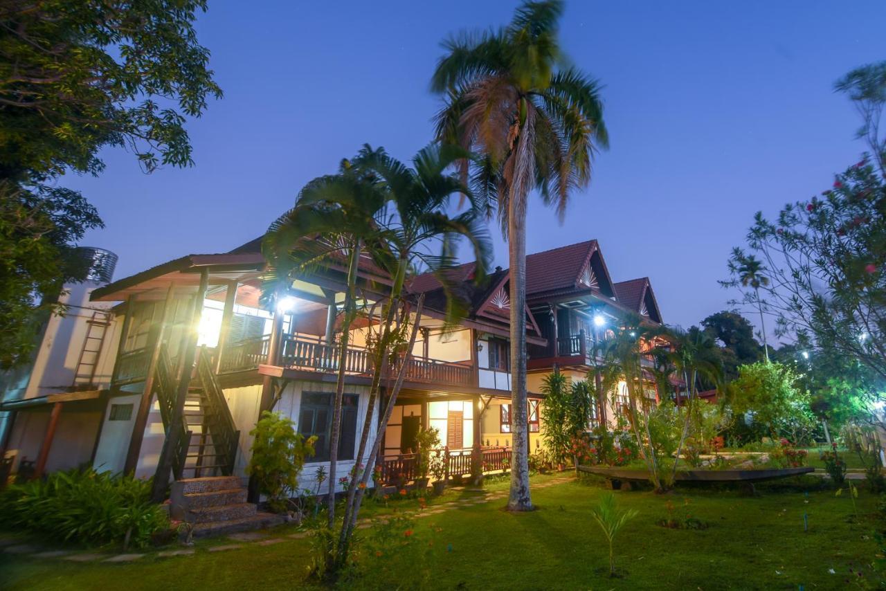Kongmany Colonial House Hotell Muang Không Exteriör bild