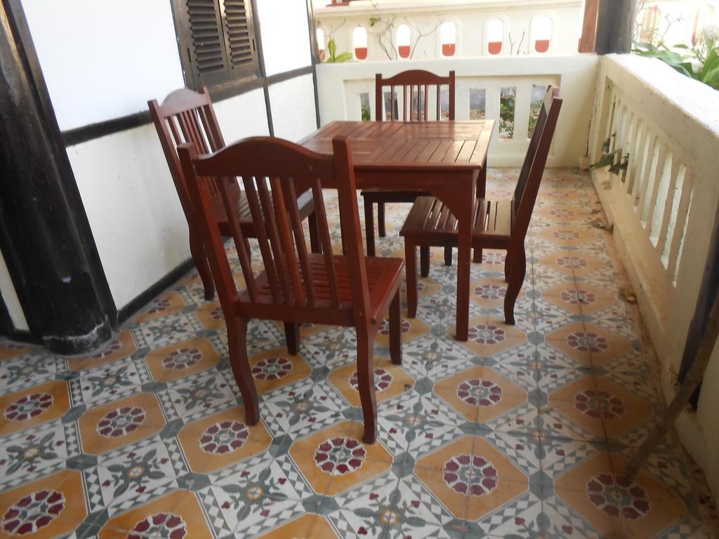 Kongmany Colonial House Hotell Muang Không Exteriör bild