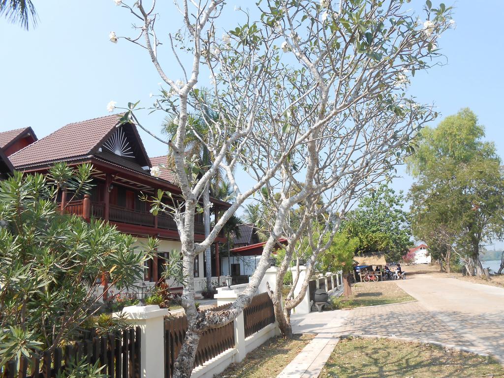 Kongmany Colonial House Hotell Muang Không Exteriör bild