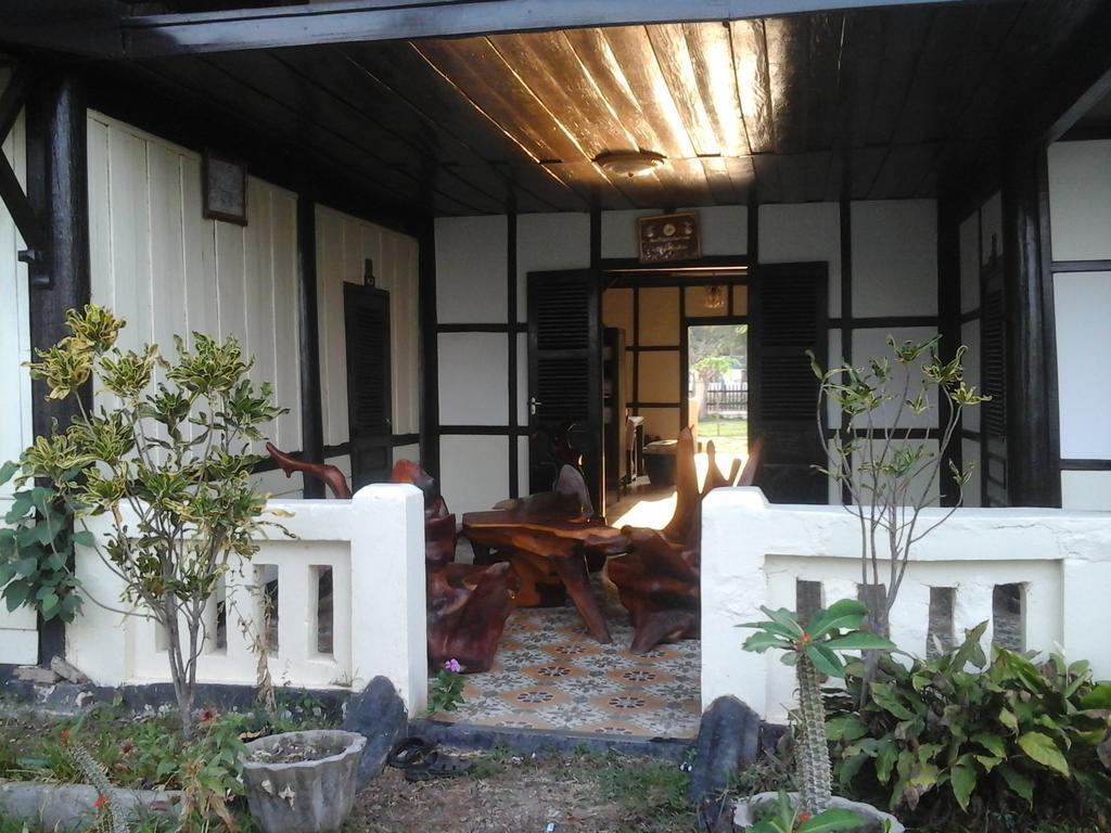 Kongmany Colonial House Hotell Muang Không Exteriör bild